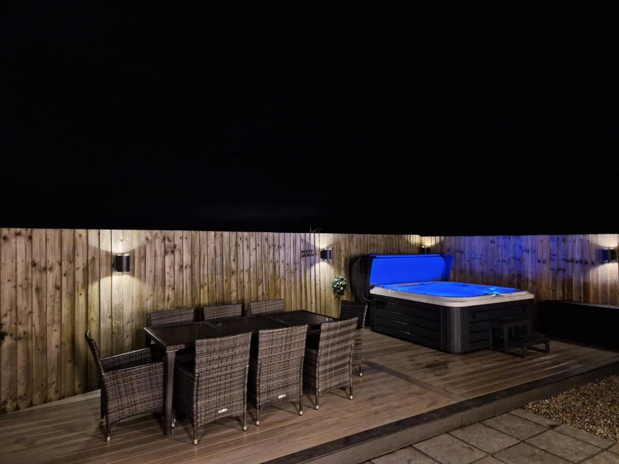 No 1 The Paddock - Spacious Holiday Home With A Hot Tub 布德 外观 照片